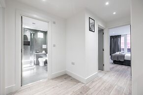 Stunning 2-bed Apartment in Camberley
