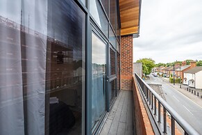 Stunning 2-bed Apartment in Camberley