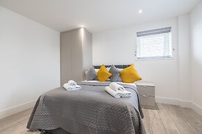Stunning 2-bed Apartment in Camberley