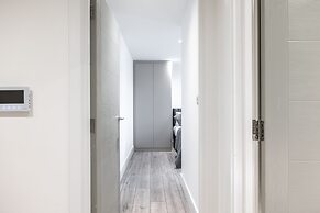 Stunning 2-bed Apartment in Camberley