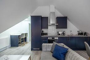 Impeccable 2-bed Apartment in Camberley