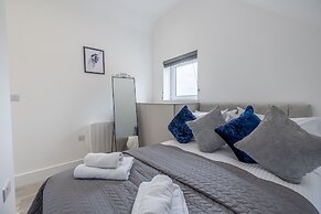 Impeccable 2-bed Apartment in Camberley