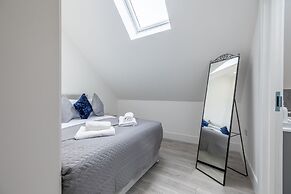 Impeccable 2-bed Apartment in Camberley