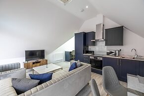 Impeccable 2-bed Apartment in Camberley