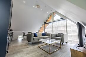 Impeccable 2-bed Apartment in Camberley