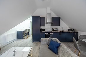 Impeccable 2-bed Apartment in Camberley