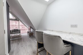 Impeccable 2-bed Apartment in Camberley