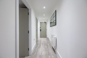 Remarkable 2-bed Apartment in Camberley