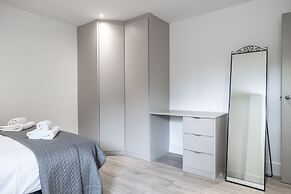 Remarkable 2-bed Apartment in Camberley