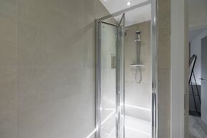 Remarkable 2-bed Apartment in Camberley