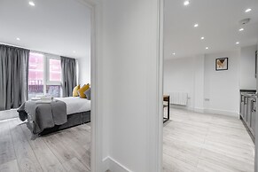 Remarkable 2-bed Apartment in Camberley