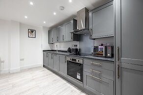 Remarkable 2-bed Apartment in Camberley