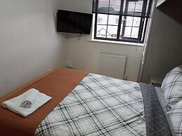 Beautiful 2-bed House in Bolton With Free Parking