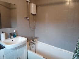 Beautiful 2-bed House in Bolton With Free Parking