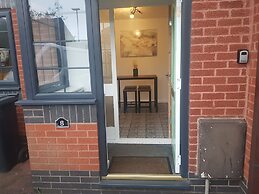 Beautiful 2-bed House in Bolton With Free Parking