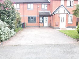 Beautiful 2-bed House in Bolton With Free Parking