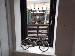 Beautiful 2-bed House in Bolton With Free Parking