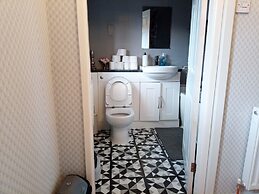 Beautiful 2-bed House in Bolton With Free Parking