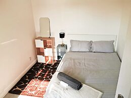 Charming 4-bed House in Manchester