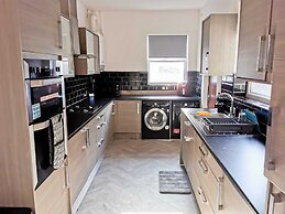 Charming 4-bed House in Manchester