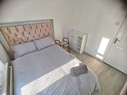 Charming 4-bed House in Manchester