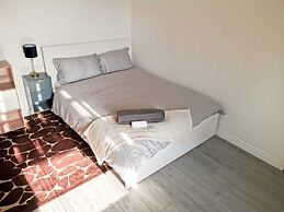 Charming 4-bed House in Manchester