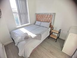 Charming 4-bed House in Manchester