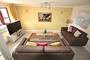 3 Bed House - Garden & Parking - Quiet Cul De Sac