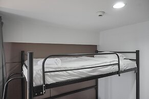 Comfort And Warm Studio Room At West Vista Apartment