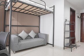 Comfort And Warm Studio Room At West Vista Apartment