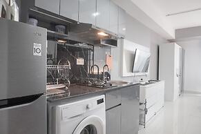 Comfort And Warm Studio Room At West Vista Apartment