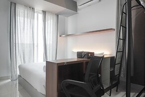 Comfort And Warm Studio Room At West Vista Apartment