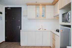 Minimalist Spacious Studio Room At Apartment Galeri Ciumbuleuit 1