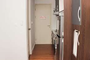 Homey And Minimalist 2Br At Patraland Urbano Apartment