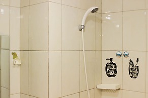 Cozy Living Studio Room At Springlake Summarecon Bekasi Apartment