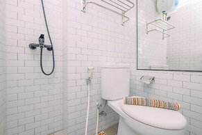 Nice And Strategic Studio At Bassura City Apartment