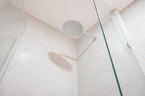 Minimalist And Comfort Studio At Gold Coast Apartment