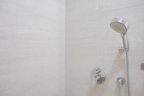 Minimalist And Comfort Studio At Gold Coast Apartment