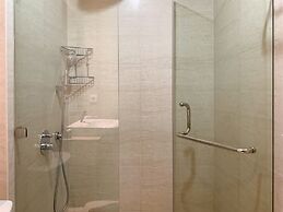 Minimalist And High Floor Studio Room At Gold Coast Apartment