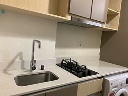 Minimalist And High Floor Studio Room At Gold Coast Apartment