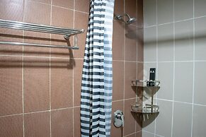 Minimalist 1Br Apartment With Pool View At Atlanta Residences