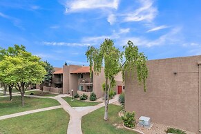 Arizona Southwest Decor - Between Phoenix And Old Town Scottsdale At S