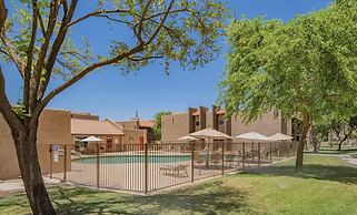 Arizona Southwest Decor - Between Phoenix And Old Town Scottsdale At S