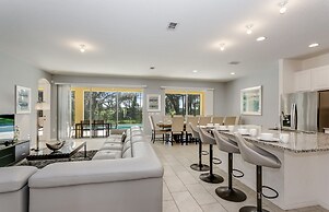 Beautiful 9 bedroom pool home located in the Solterra Resort! 9 Home b