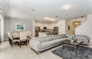 Beautiful 9 bedroom pool home located in the Solterra Resort! 9 Home b