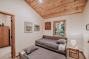 75sl - Wifi - Bbq - Pets Ok - Sleeps 6 2 Bedroom Home by RedAwning