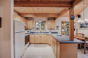 75sl - Wifi - Bbq - Pets Ok - Sleeps 6 2 Bedroom Home by RedAwning