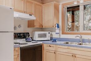 75sl - Wifi - Bbq - Pets Ok - Sleeps 6 2 Bedroom Home by RedAwning