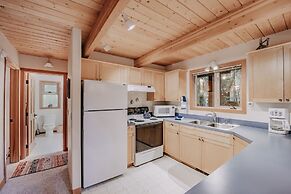 75sl - Wifi - Bbq - Pets Ok - Sleeps 6 2 Bedroom Home by RedAwning