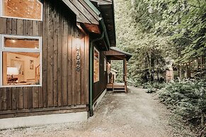 75sl - Wifi - Bbq - Pets Ok - Sleeps 6 2 Bedroom Home by RedAwning